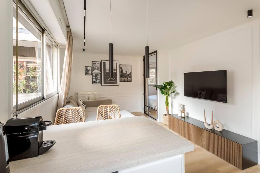 Luxurious 3 Min Walk From Eiffel Tower Apartamento Paris Exterior foto